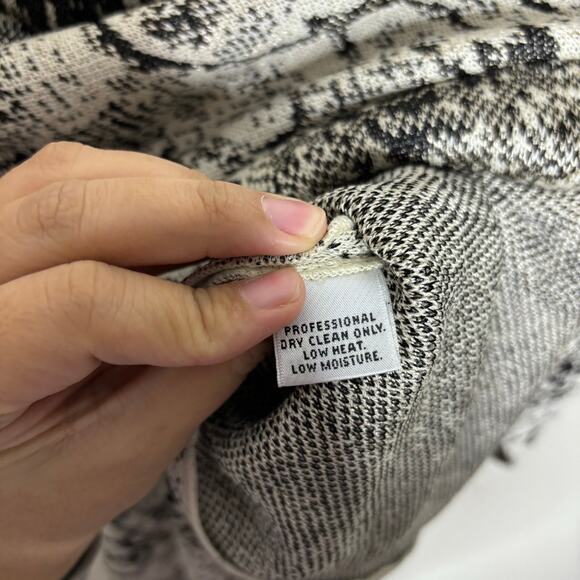 St. John Python Print Midi Skirt Sz 12 - Picture 6 of 11